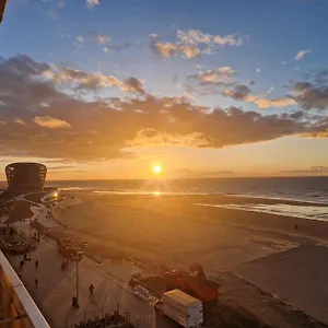 https://appartement-aan-zeedijk-frontaal-zeezicht-op-toplocatie.hotelsghent.com